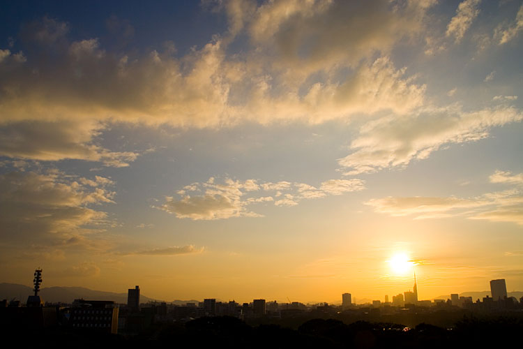 梅雨明けの夕空