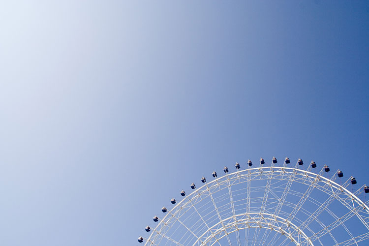 観覧車と青空