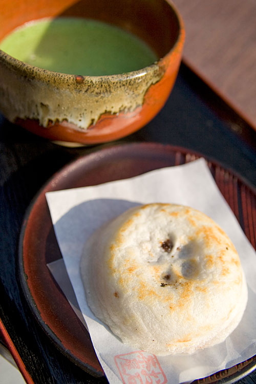 梅ケ枝餅と抹茶